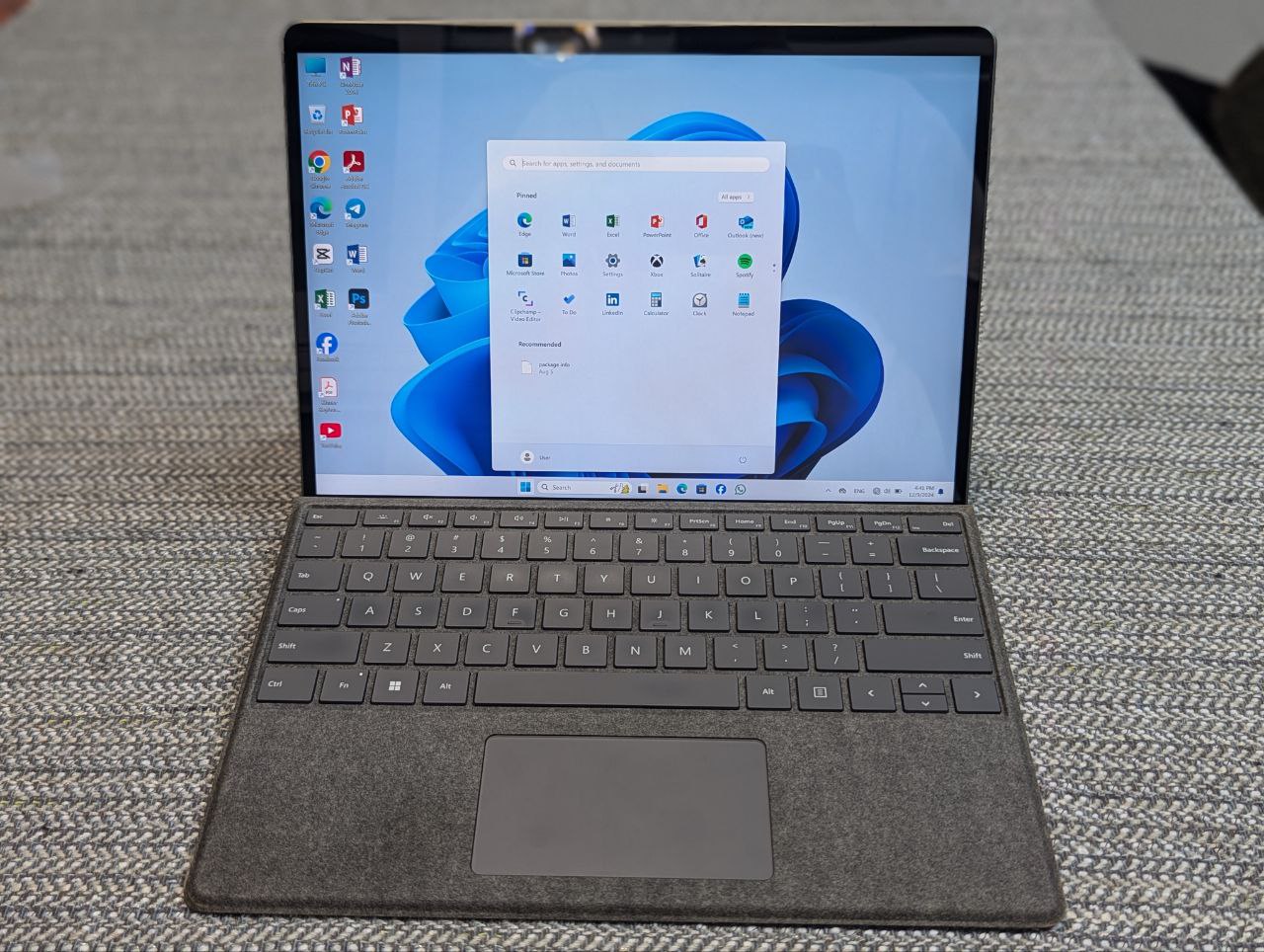 Microsoft surface pro9 , CPU i5 12th Gen, Ram 8GB, SSD 256GB (READ)