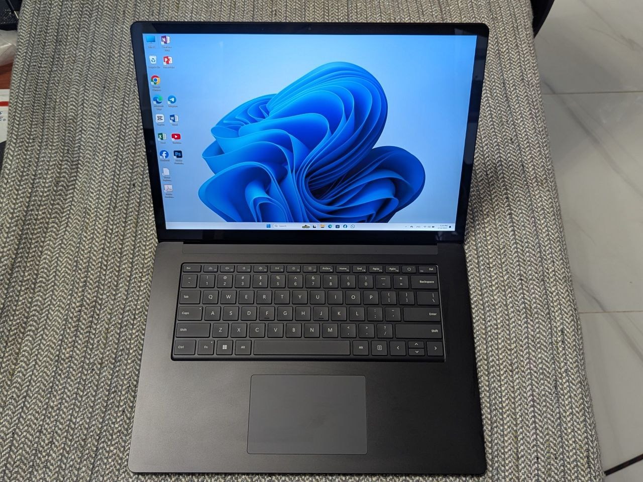 Microsoft Surface Laptop 7 15", 16GB RAM, 512GB SSD