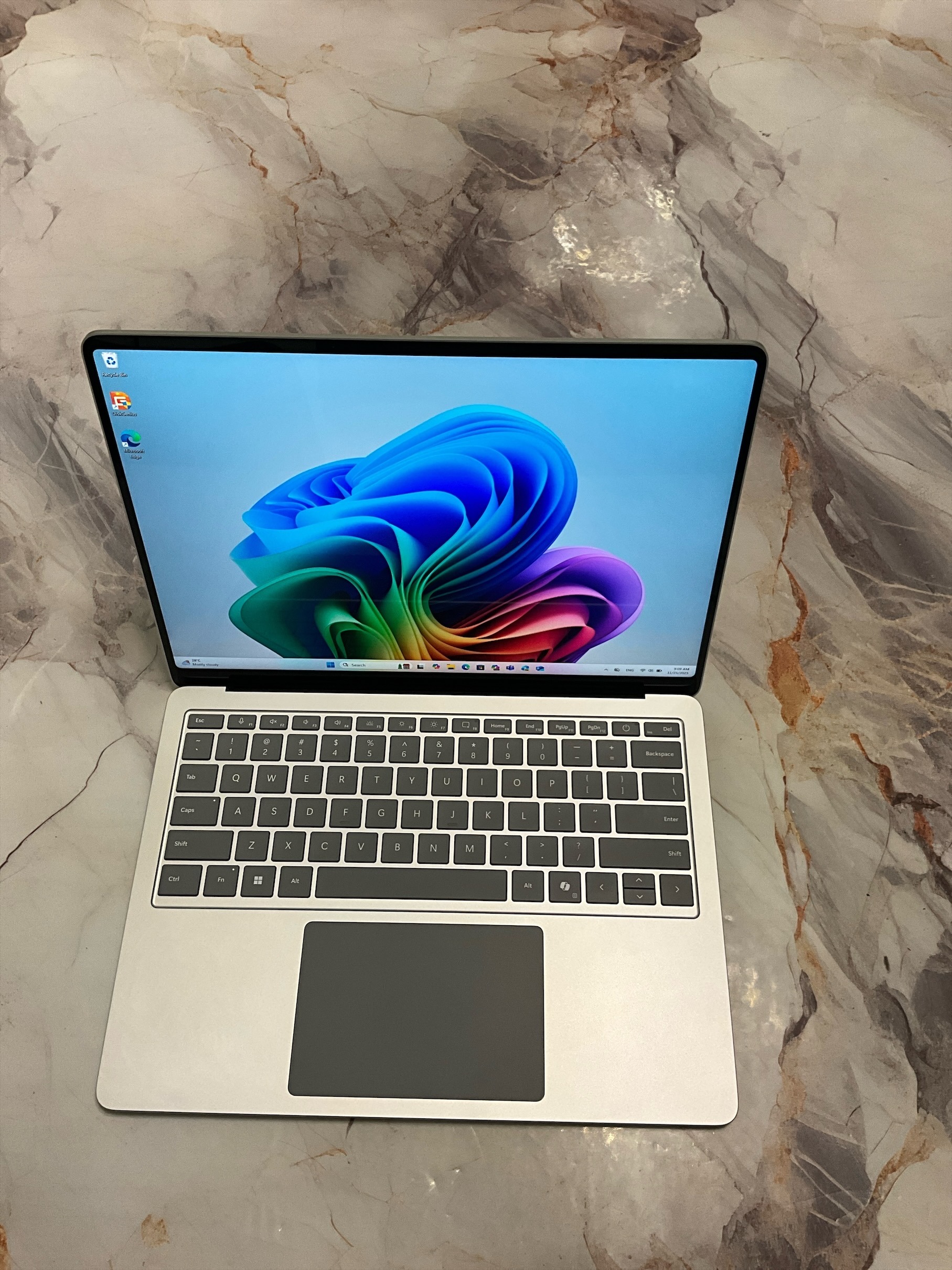 Microsoft surface Laptop 7/X10c/16GB/512GB