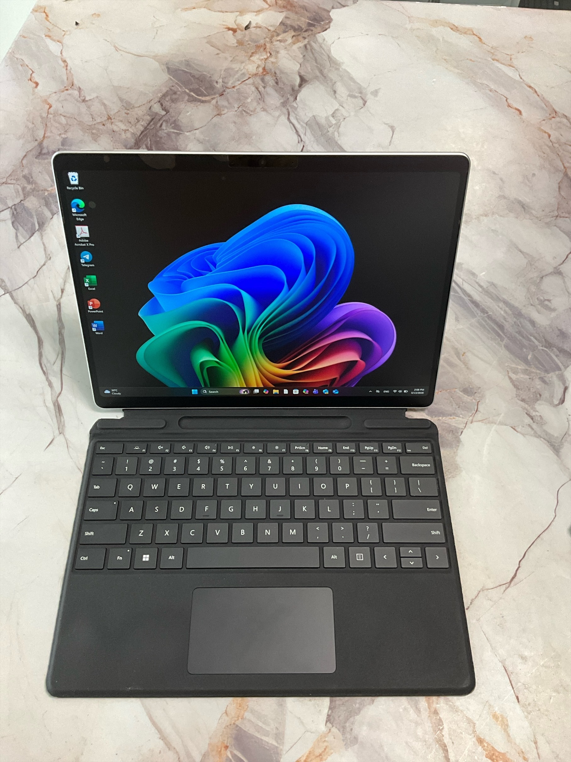 Microsoft surface pro9 , CPU i7 12th Gen, Ram 16GB, SSD 256GB