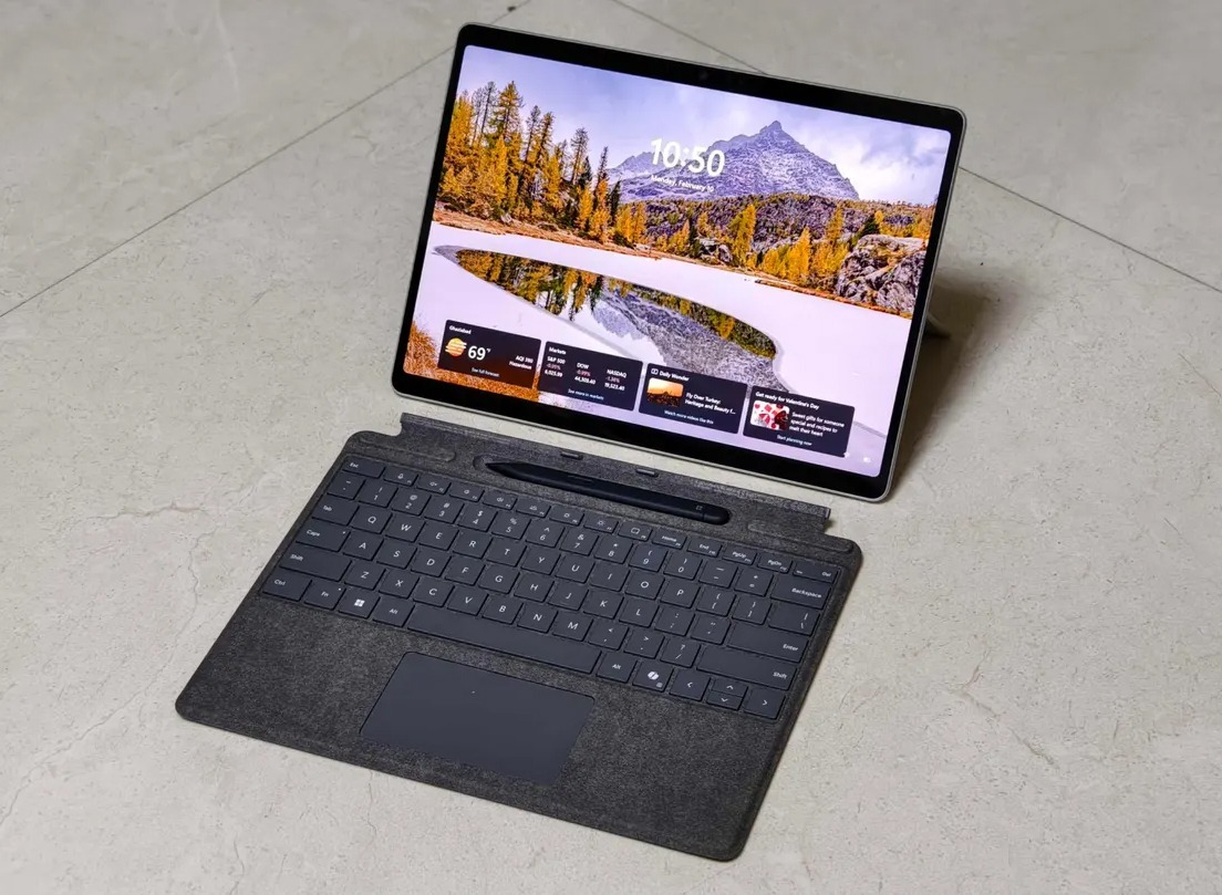 Microsoft surface pro 10 , CPU ultra7, Ram 32GB, SSD 512GB